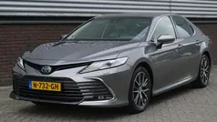 Grijs Gebruikt 2021 Toyota Camry Premium Sedan | € 31.950 (Eerlijke prijs)