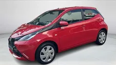 Rood Gebruikt 2016 Toyota Aygo X-play Hatchback | € 8.949 (Eerlijke prijs)