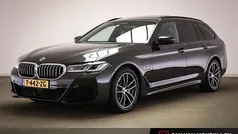 Grijs Gebruikt 2023 BMW 530e M Sport Stationwagen | € 45.750 (Eerlijke prijs)