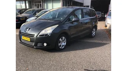 Grijs Gebruikt 2010 Peugeot 5008 MPV | € 2.495 (Super prijs)