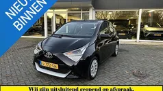 Zwart Gebruikt 2021 Toyota Aygo X-play Hatchback | € 8.950 (Eerlijke prijs)