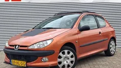 Oranje Gebruikt 2001 Peugeot 206 Hatchback | € 1.248 (Eerlijke prijs)