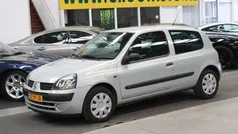 Gebruikt 2002 Renault Clio II Expression Hatchback | € 944 (Eerlijke prijs)