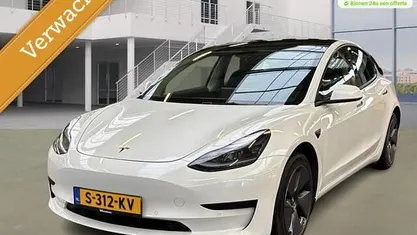 Gebruikt 2021 Tesla Model 3 Standard Range Sedan | € 20.295 (Eerlijke prijs)