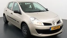 Bruin Gebruikt 2006 Renault Clio II Dynamique Hatchback | € 2.499 (Eerlijke prijs)