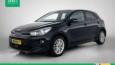 Zwart, metallic lak Gebruikt 2022 Kia Rio Hatchback | € 14.745 (Goede deal)