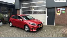 Rood Gebruikt 2022 Kia Ceed Hatchback | € 17.450 (Eerlijke prijs)