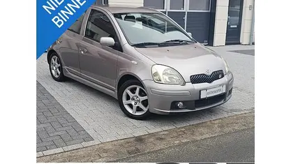 Occasion Toyota Yaris Sport 106 PK (77 kW) 2004 Grijs Hatchback