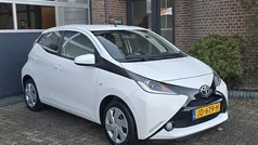 Gebruikt 2016 Toyota Aygo X-play Hatchback | € 6.995 (Eerlijke prijs)