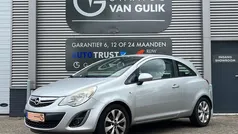 Grijs, metallic lak Gebruikt 2012 Opel Corsa Edition Hatchback | € 2.995 (Eerlijke prijs)