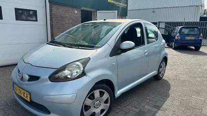 Occasion Toyota Aygo 68 PK (50 kW) 2007 Blauw Hatchback