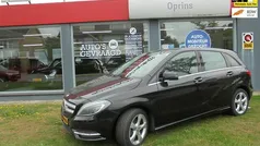 Zwart Gebruikt 2014 Mercedes B180 Ambition MPV | € 12.949 (Eerlijke prijs)