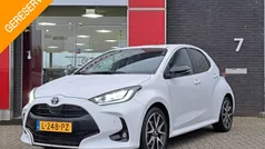 Wit Gebruikt 2021 Toyota Yaris Hybrid Executive Hatchback | € 22.900 (Eerlijke prijs)
