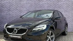 Zwart, metallic lak Gebruikt 2017 Volvo V40 Stationwagen | € 15.899 (Eerlijke prijs)