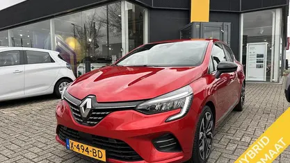 Rood Gebruikt 2023 Renault Clio V Techno Hatchback | € 19.640 (Eerlijke prijs)