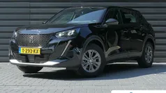 Zwart Gebruikt 2023 Peugeot e-2008 Active SUV | € 19.895 (Goede deal)