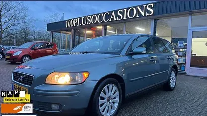 Groen (metallic) Gebruikt 2005 Volvo V50 Momentum Stationwagen | € 2.995 (Goede deal)