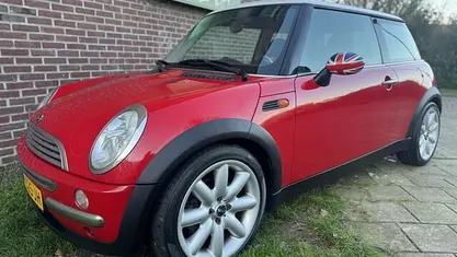 Rood (metallic) Gebruikt 2003 Mini Cooper Pepper Hatchback | € 1.995 (Eerlijke prijs)