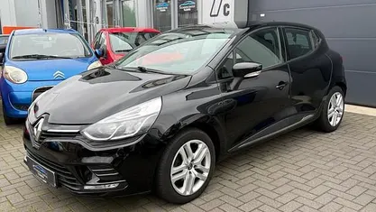 Zwart (metallic) Occasion 2018 Renault Clio IV Hatchback | € 7.995 (Eerlijke prijs)