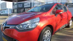 Rood, metallic lak Gebruikt 2014 Renault Clio IV Expression Hatchback | € 6.750 (Eerlijke prijs)