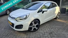 Wit, metallic lak Gebruikt 2014 Kia Rio Hatchback | € 6.999 (Eerlijke prijs)