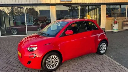 Gebruikt 2023 Fiat 500e Red Hatchback | € 15.450 (Eerlijke prijs)