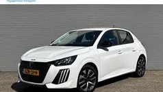 Wit Nieuw 2025 Peugeot 208 Style Hatchback | € 21.900 (Super prijs)