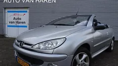 Grijs Gebruikt 2004 Peugeot 206 CC Quiksilver Cabriolet | € 1.250 (Goede deal)