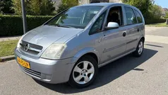 Grijs Gebruikt 2004 Opel Meriva MPV | € 995 (Eerlijke prijs)