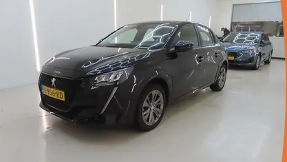 Zwart Gebruikt 2023 Peugeot e-208 Active Hatchback | € 15.890 (Super prijs)