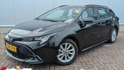 Gebruikt 2024 Toyota Corolla Active Stationwagen | € 26.900 (Eerlijke prijs)