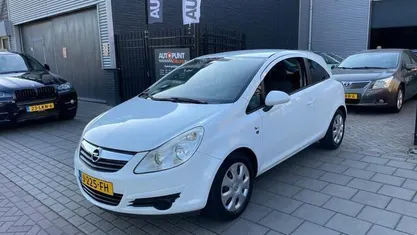 Occasion Opel Corsa Selection 75 PK (55 kW) 2010 Wit Hatchback