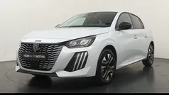Wit Nieuw 2025 Peugeot 208 Allure Hatchback | € 32.234 (Eerlijke prijs)
