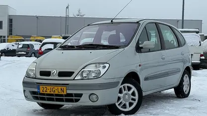 Grijs Occasion 2002 Renault Scénic Authentique MPV | € 1.695 (Eerlijke prijs)