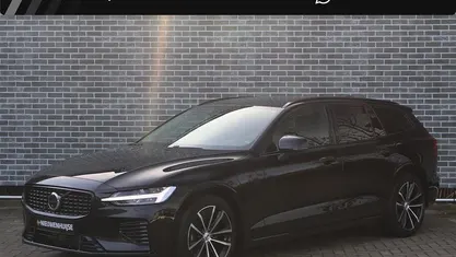 Zwart Occasion 2025 Volvo V60 Plus Stationwagen | € 45.894 (Eerlijke prijs)