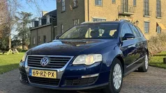 Blauw Gebruikt 2005 VW Passat Highline Stationwagen | € 1.440 (Goede deal)