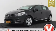 Zwart Gebruikt 2018 Renault Clio IV Zen Hatchback | € 9.945 (Eerlijke prijs)