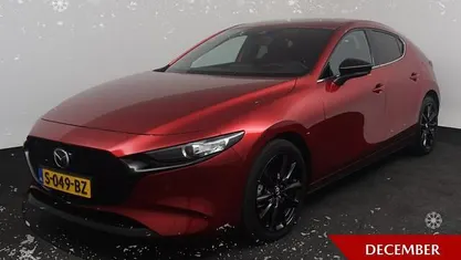 Soul red crystal (rood metallic) Gebruikt 2023 Mazda 3 Sportive Hatchback | € 25.950 (Eerlijke prijs)