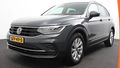 Grijs Gebruikt 2021 VW Tiguan Life SUV | € 27.890 (Super prijs)