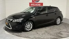 Zwart Gebruikt 2015 Lexus CT200h Hatchback | € 13.950 (Eerlijke prijs)