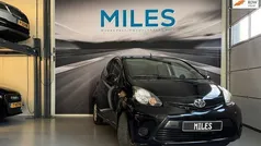 Zwart Gebruikt 2013 Toyota Aygo Hatchback | € 3.450 (Eerlijke prijs)