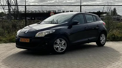 Zwart Gebruikt 2011 Renault Mégane III Authentique Hatchback | € 3.999 (Eerlijke prijs)