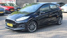 Zwart Gebruikt 2017 Ford Fiesta ST-Line Hatchback | € 9.995 (Eerlijke prijs)
