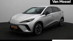Grijs, metallic lak Gebruikt 2023 MG MG4 EV Comfort Hatchback | € 22.995 (Eerlijke prijs)