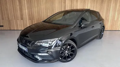 Zwart Gebruikt 2020 Seat Leon FR Hatchback | € 19.950 (Eerlijke prijs)