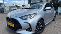 Grijs Gebruikt 2023 Toyota Yaris Hybrid Hatchback | € 23.995 (Eerlijke prijs)