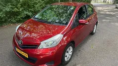 Rood Gebruikt 2014 Toyota Yaris Hatchback | € 4.950 (Eerlijke prijs)