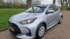 Grijs Gebruikt 2022 Toyota Yaris Comfort Hatchback | € 15.950 (Eerlijke prijs)