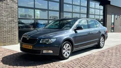 Grijs Gebruikt 2009 Skoda Superb Ambition Hatchback | € 5.975 (Eerlijke prijs)