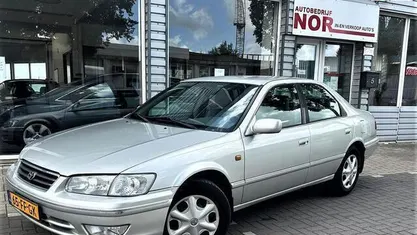Grijs Gebruikt 2000 Toyota Camry Sedan | € 4.400 (Eerlijke prijs)